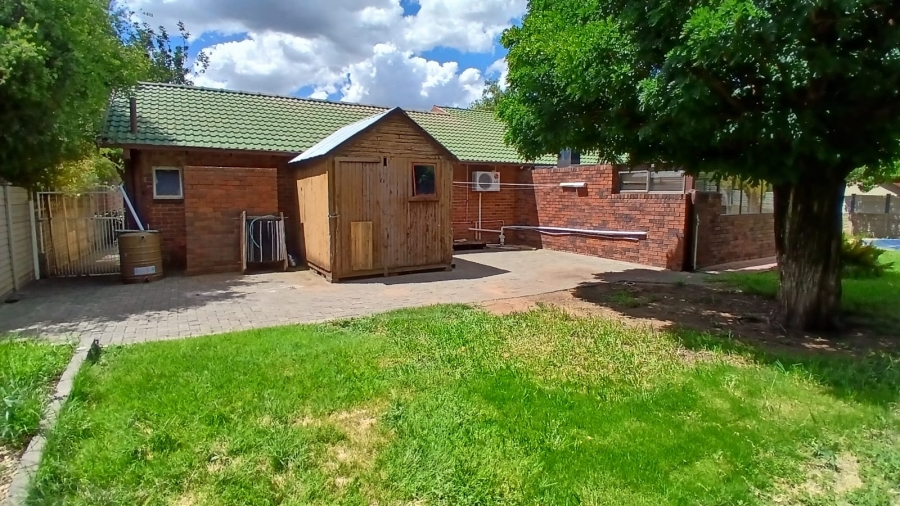 5 Bedroom Property for Sale in Pellissier Free State